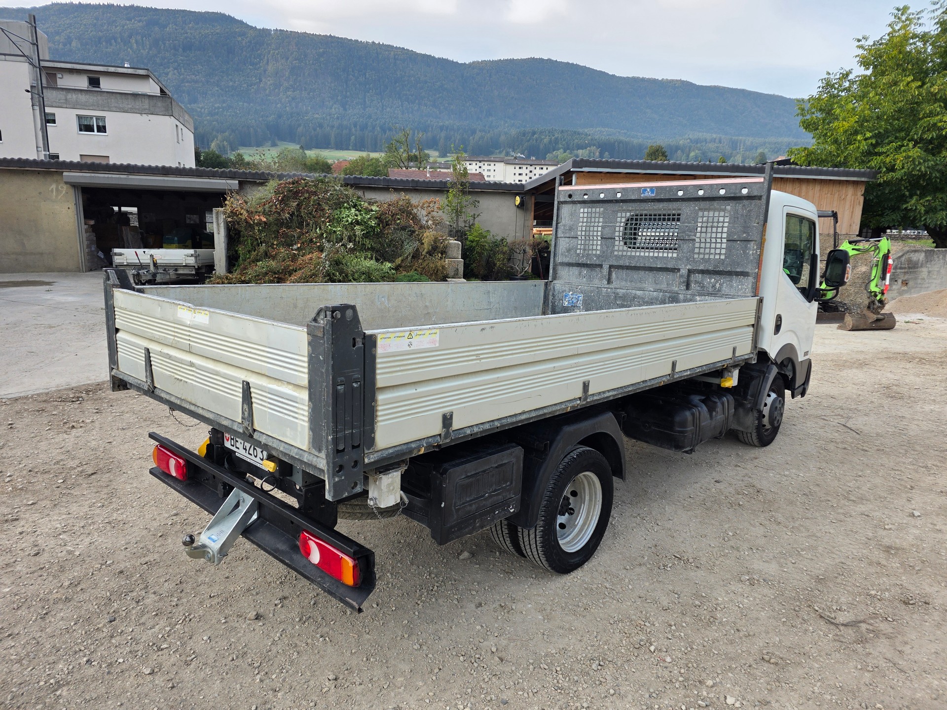 NISSAN 2.5 T 136 Pro-image-3
