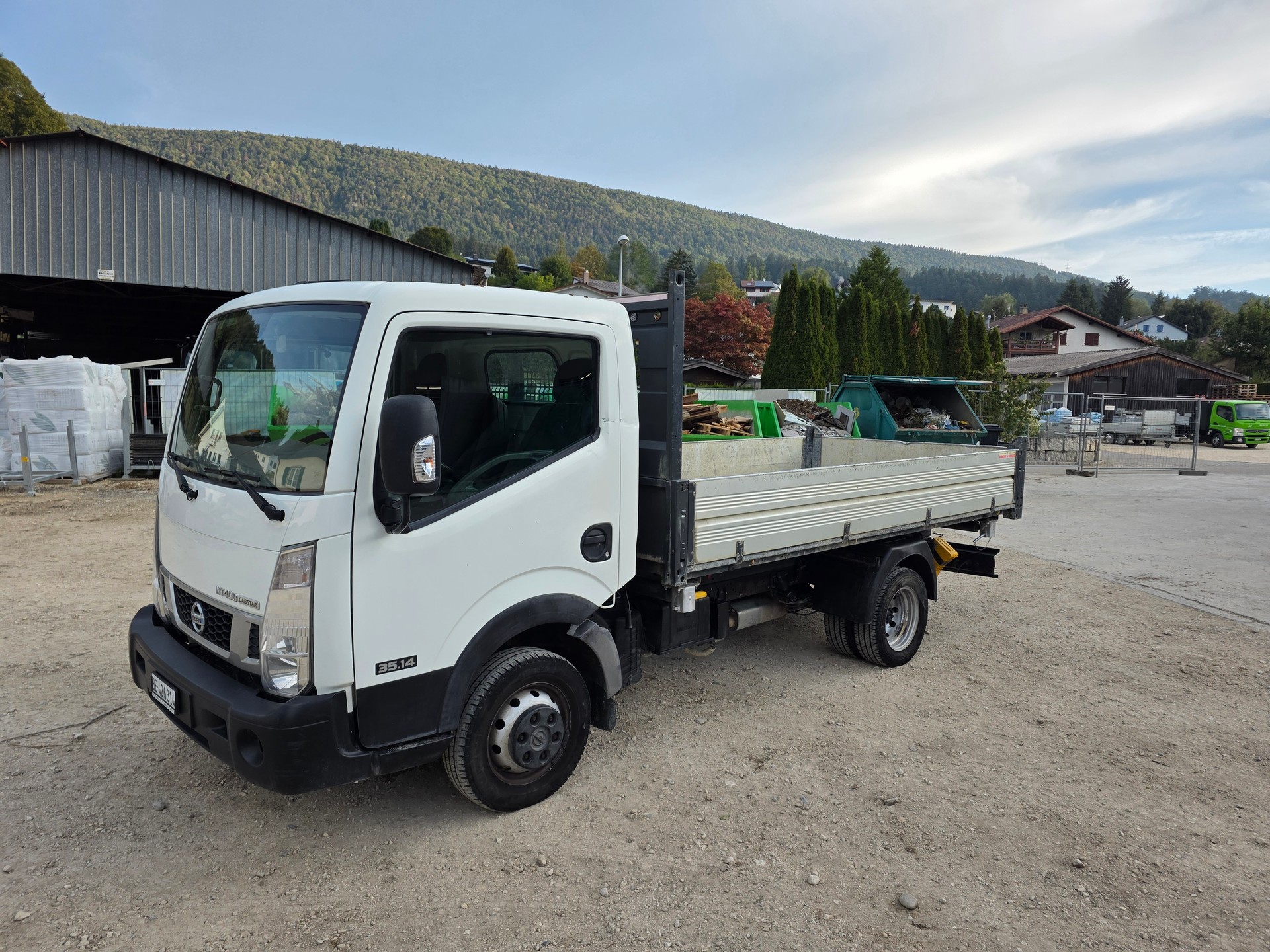 NISSAN 2.5 T 136 Pro-image-0