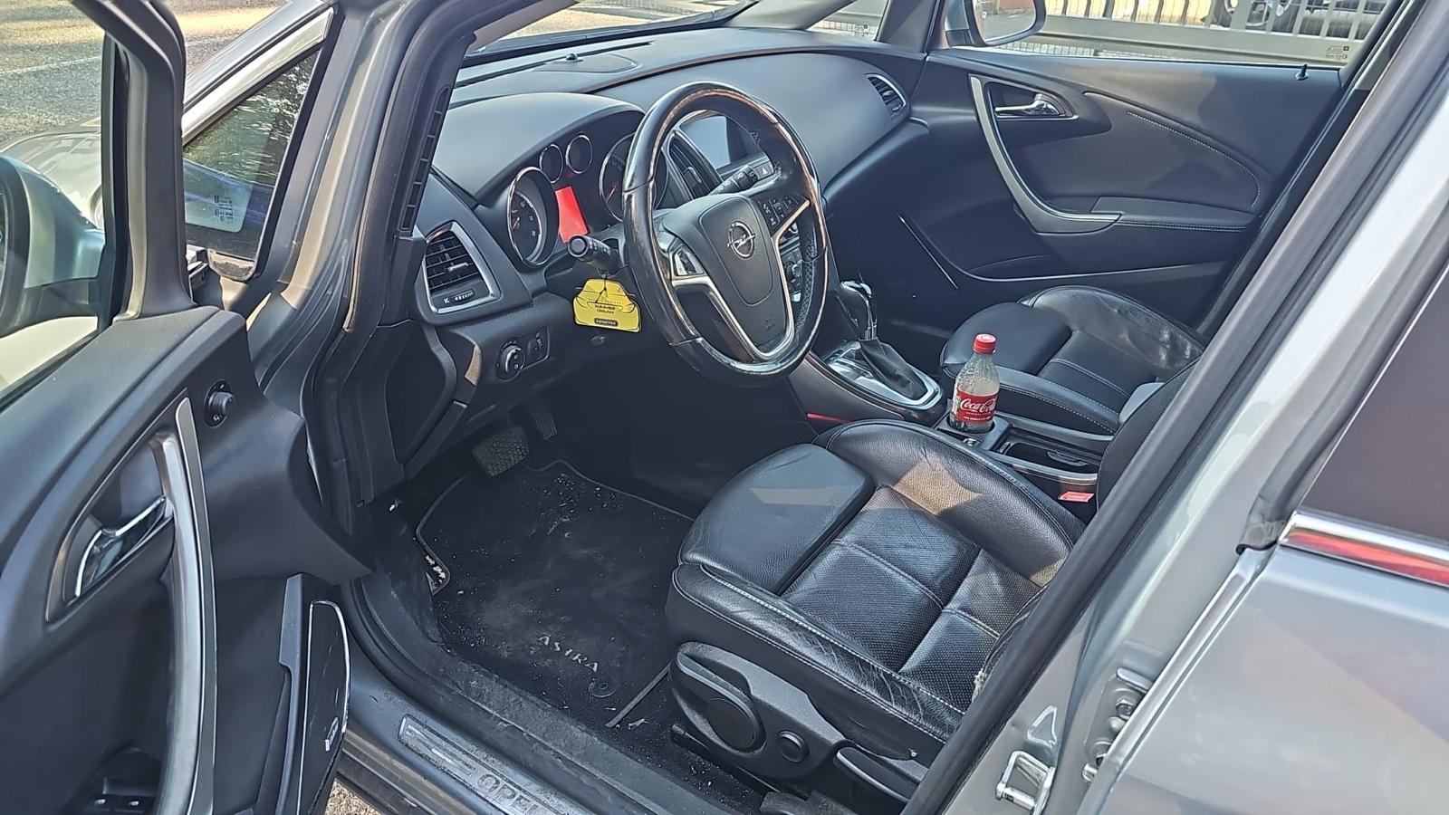 OPEL Astra SportsTourer 1.6i 16V Turbo Sport Automatic-image-4