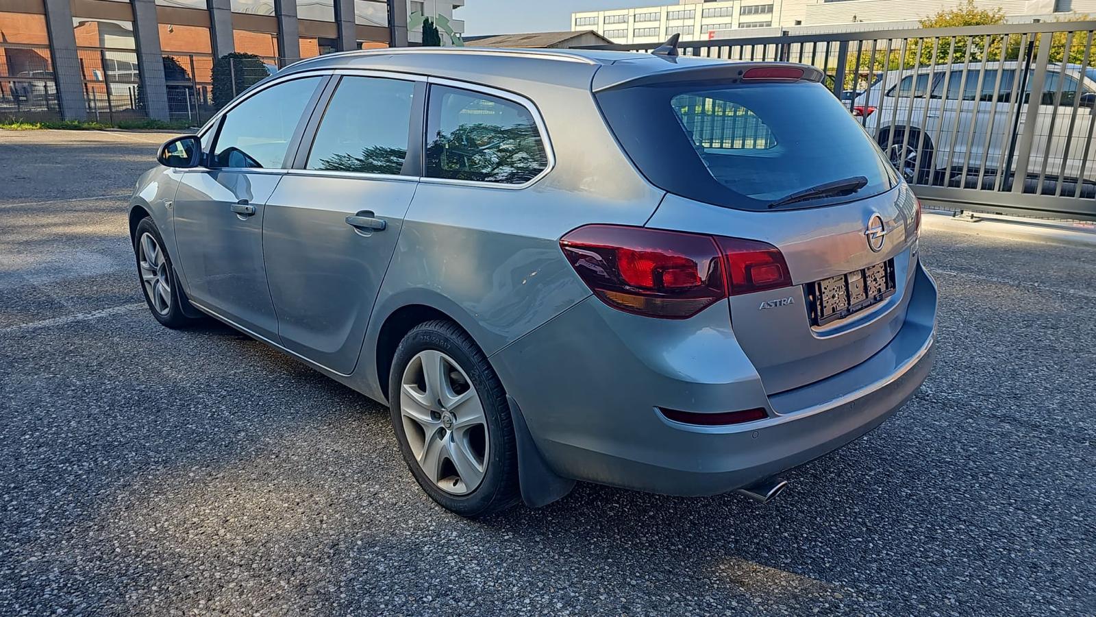 OPEL Astra SportsTourer 1.6i 16V Turbo Sport Automatic-image-10