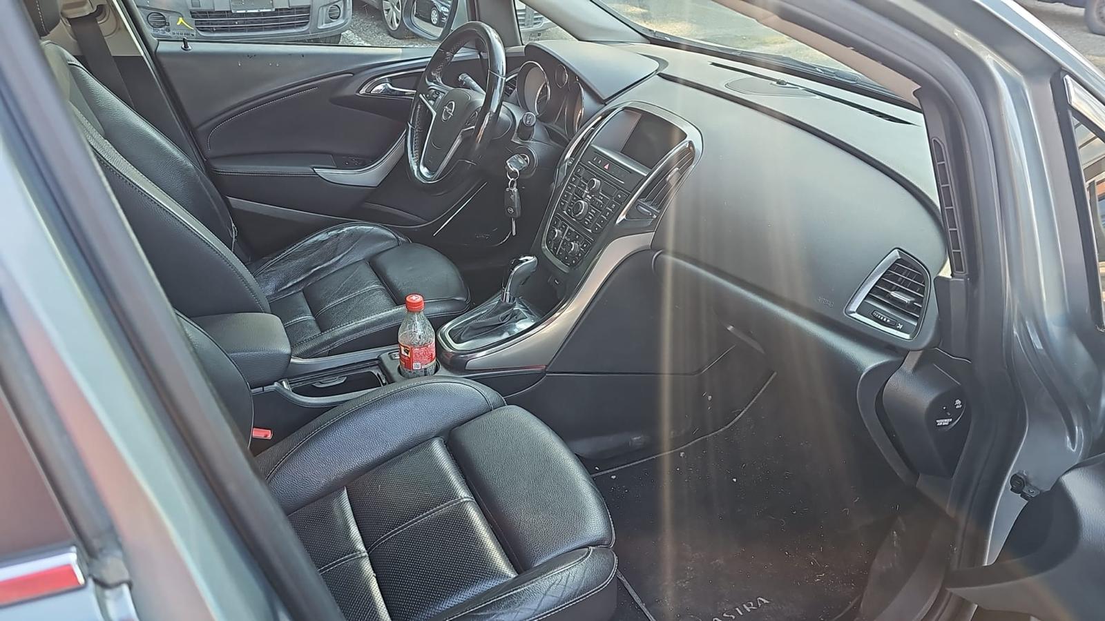 OPEL Astra SportsTourer 1.6i 16V Turbo Sport Automatic-image-5