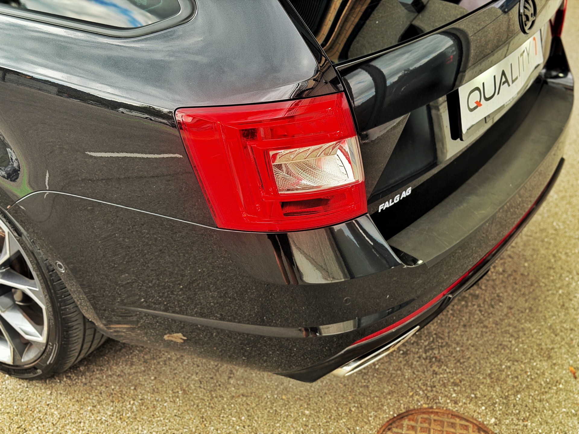 SKODA Octavia Combi 2.0 TDI RS 4x4 DSG-image-10