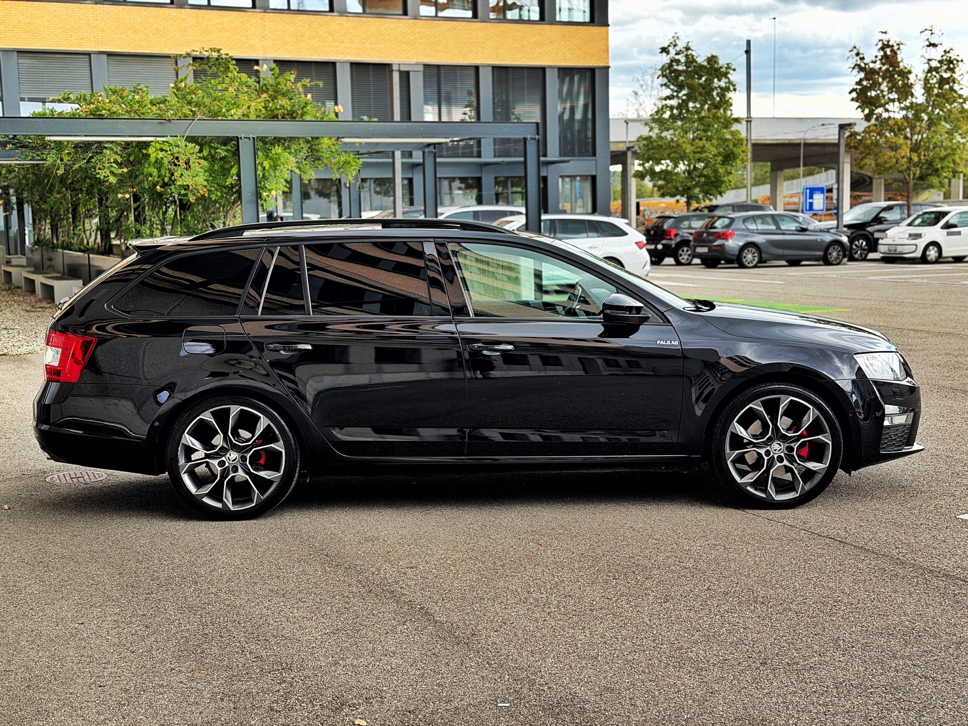 SKODA Octavia Combi 2.0 TDI RS 4x4 DSG-image-4