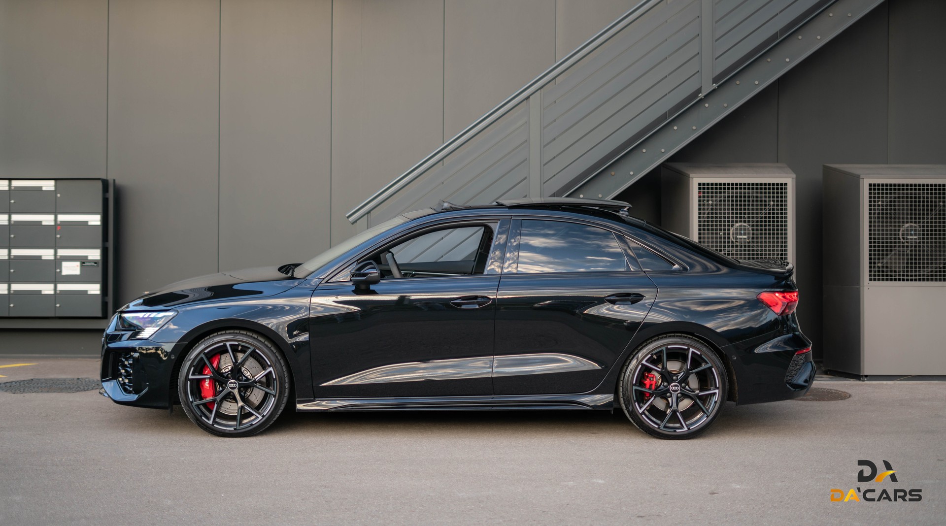AUDI RS3 Limousine 2.5 TSI quattro S-tronic FULL-image-2