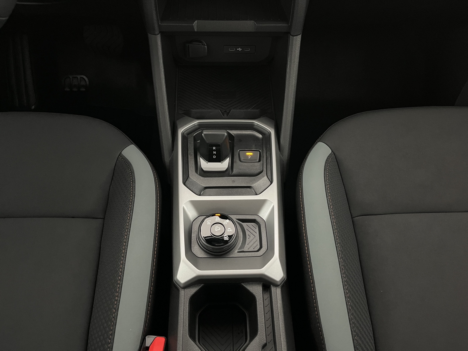 DACIA Duster 1.2 Hybrid Extreme 4WD-image-13