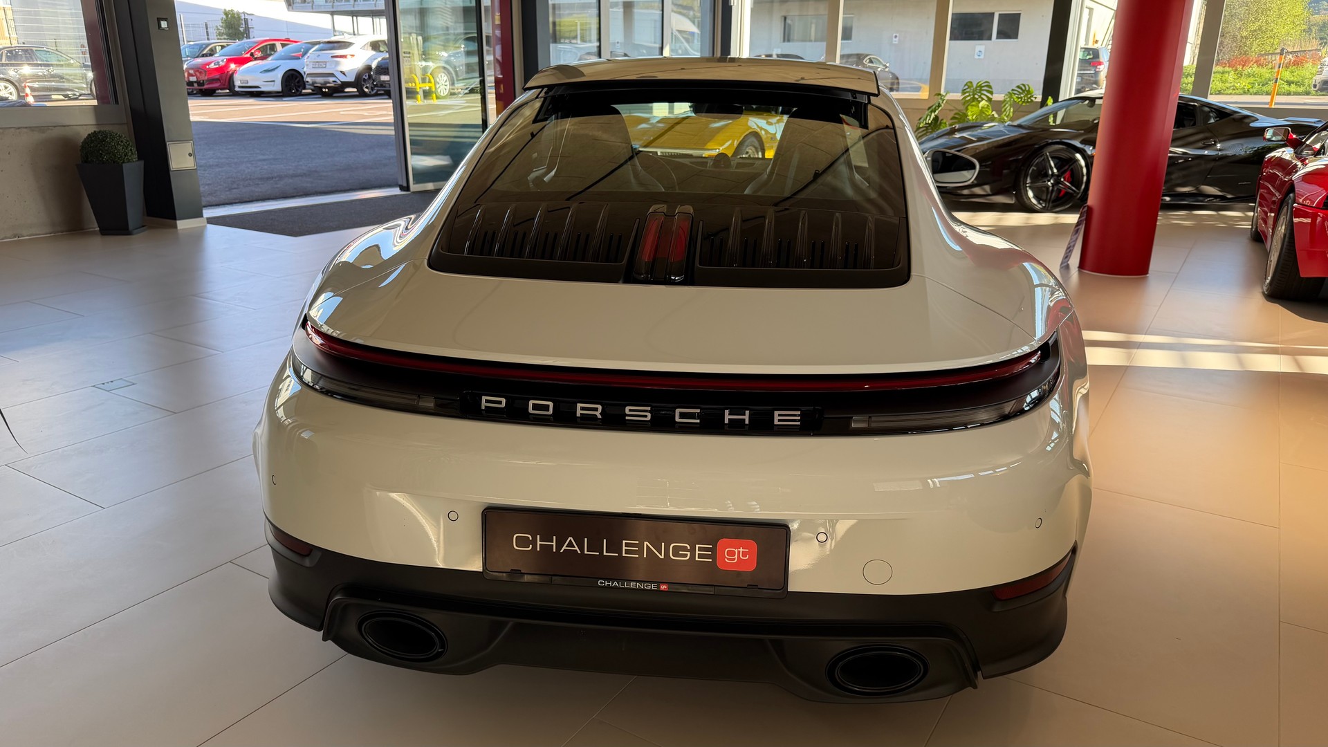 PORSCHE Carrera 992 Spéciale white edition-image-7
