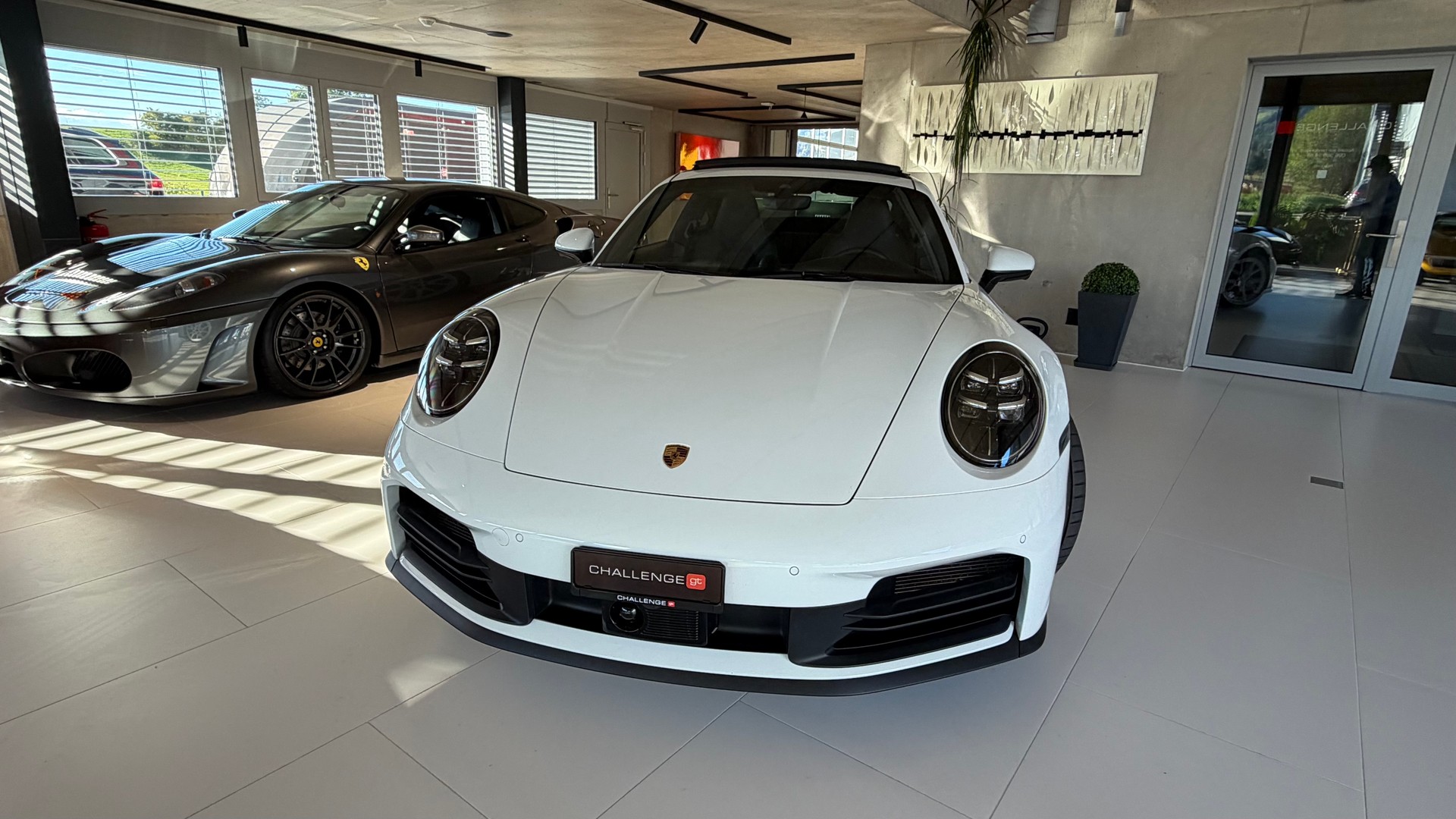 PORSCHE Carrera 992 Spéciale white edition-image-4