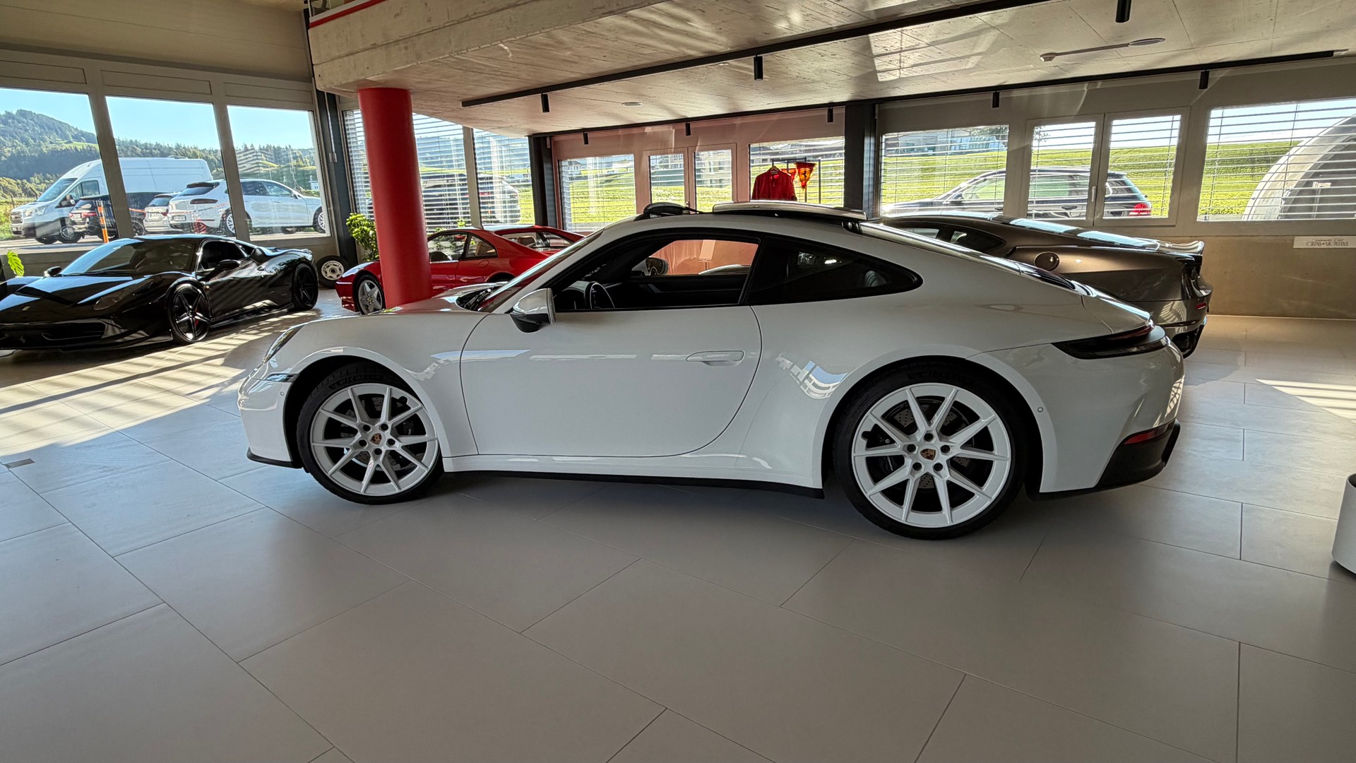 PORSCHE Carrera 992 Spéciale white edition-image-8