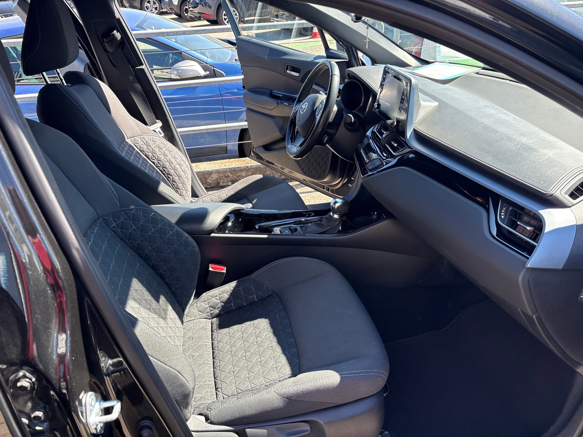 TOYOTA C-HR 1.8 HSD CVT Comfort-image-8