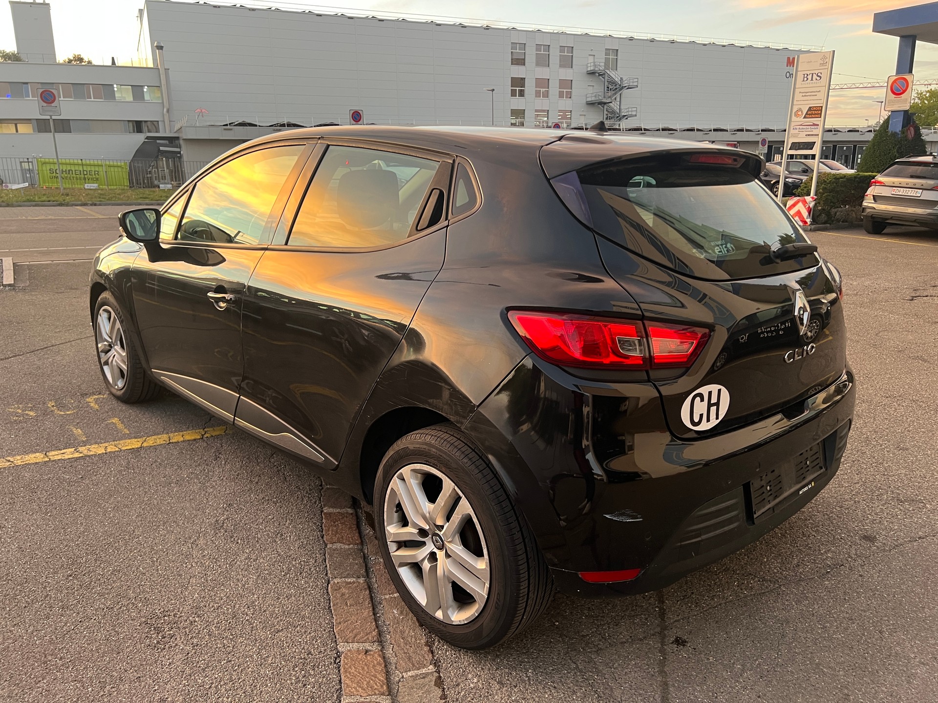 RENAULT Clio 1.2 16V Life-image-6
