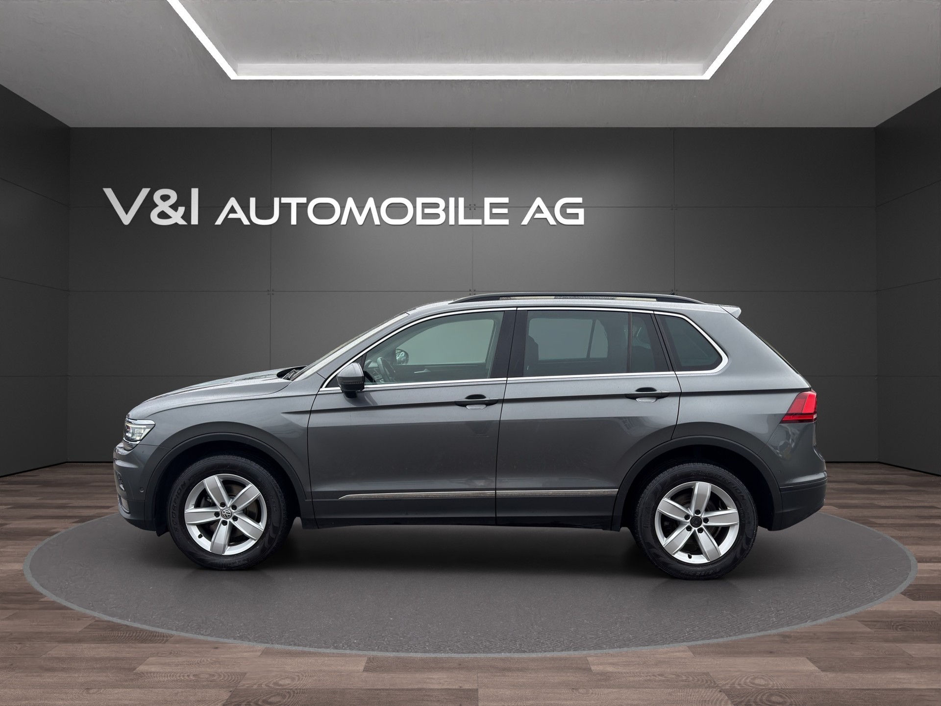 VW Tiguan 2.0 TDI SCR Comfortline 4Motion DSG-image-6