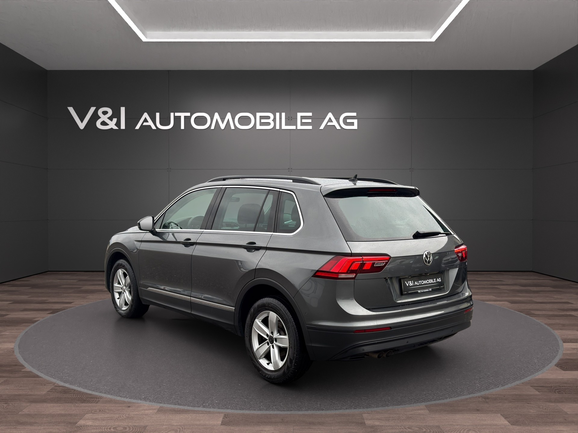 VW Tiguan 2.0 TDI SCR Comfortline 4Motion DSG-image-3