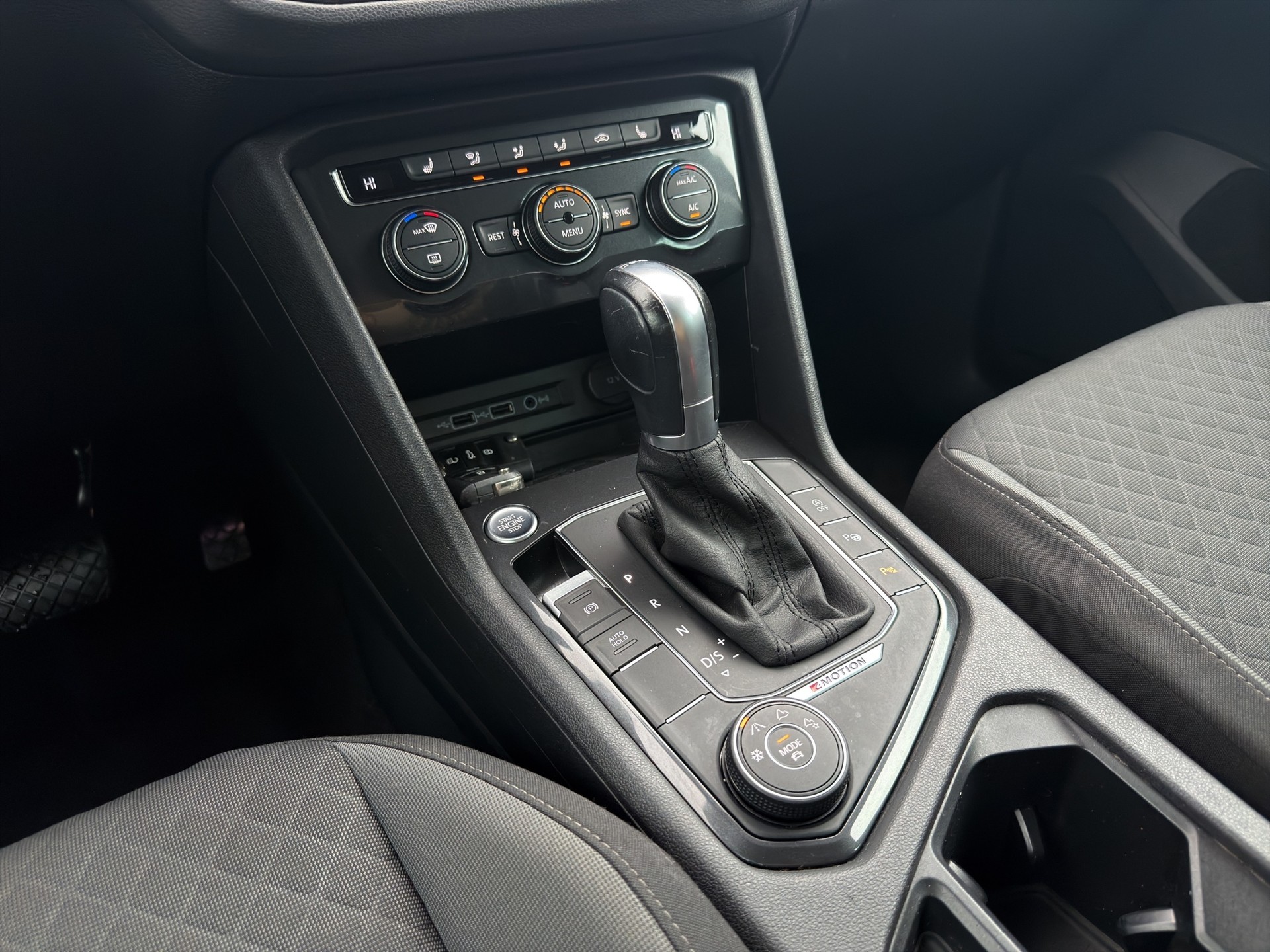 VW Tiguan 2.0 TDI SCR Comfortline 4Motion DSG-image-16