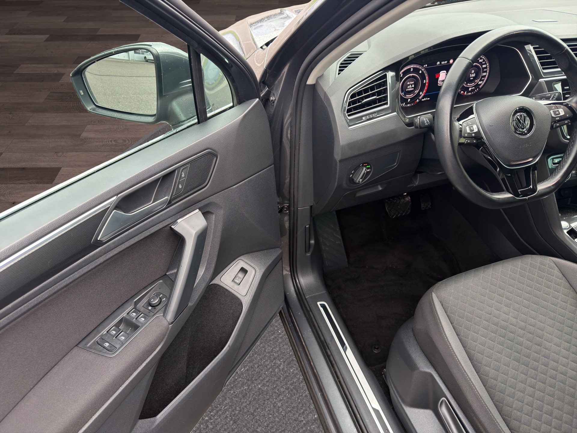 VW Tiguan 2.0 TDI SCR Comfortline 4Motion DSG-image-19
