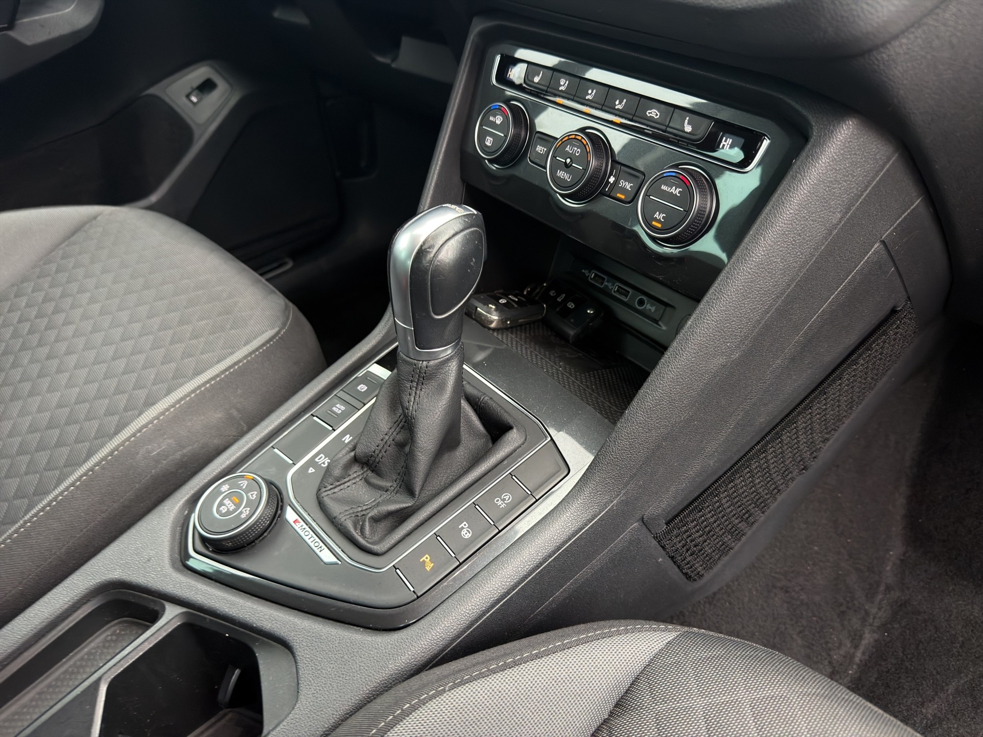 VW Tiguan 2.0 TDI SCR Comfortline 4Motion DSG-image-17
