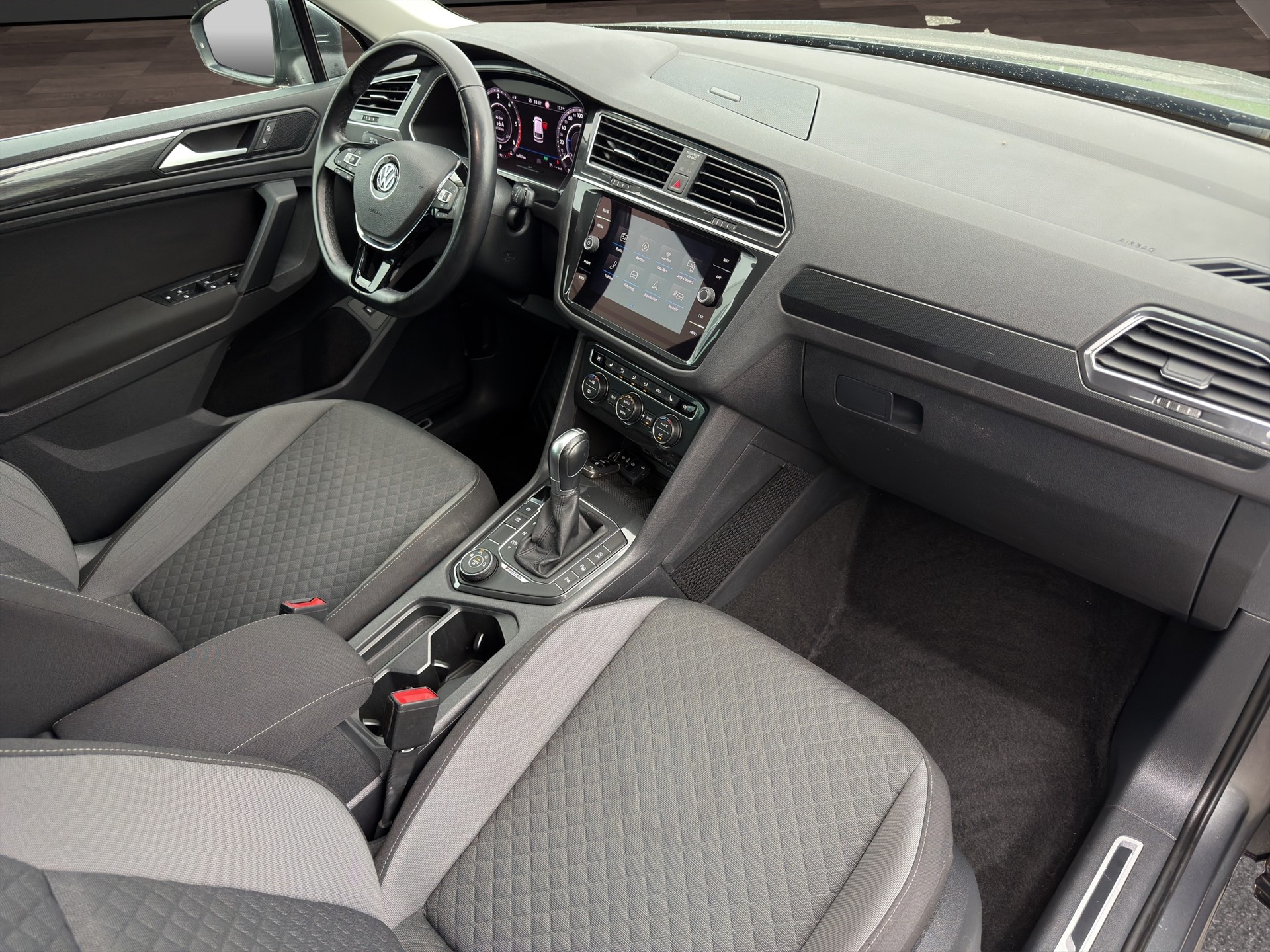 VW Tiguan 2.0 TDI SCR Comfortline 4Motion DSG-image-18