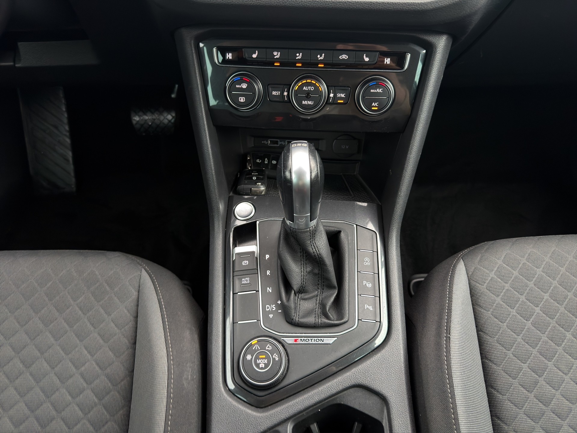 VW Tiguan 2.0 TDI SCR Comfortline 4Motion DSG-image-15