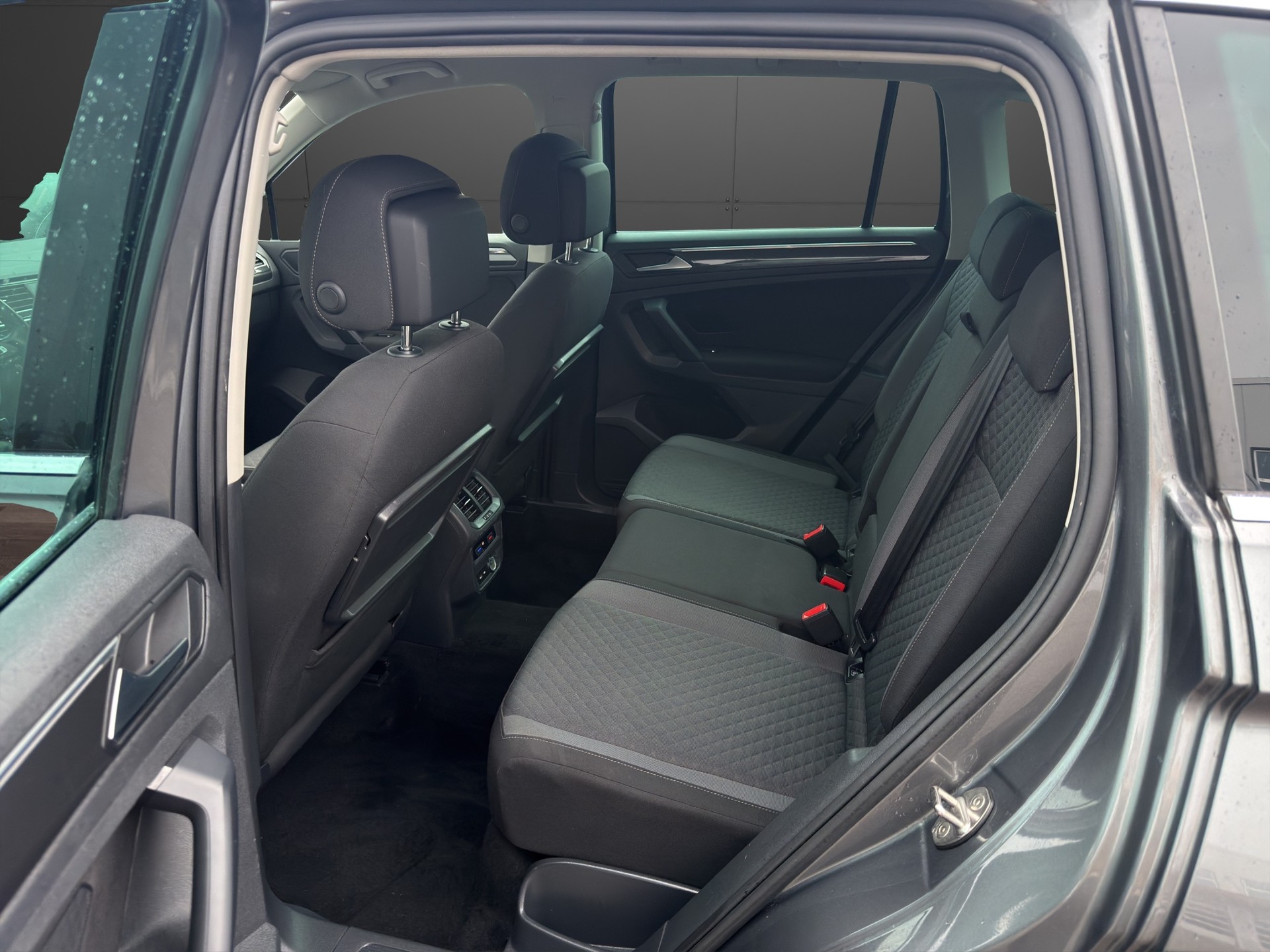 VW Tiguan 2.0 TDI SCR Comfortline 4Motion DSG-image-22