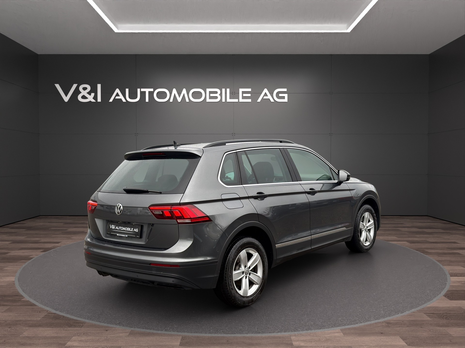 VW Tiguan 2.0 TDI SCR Comfortline 4Motion DSG-image-4