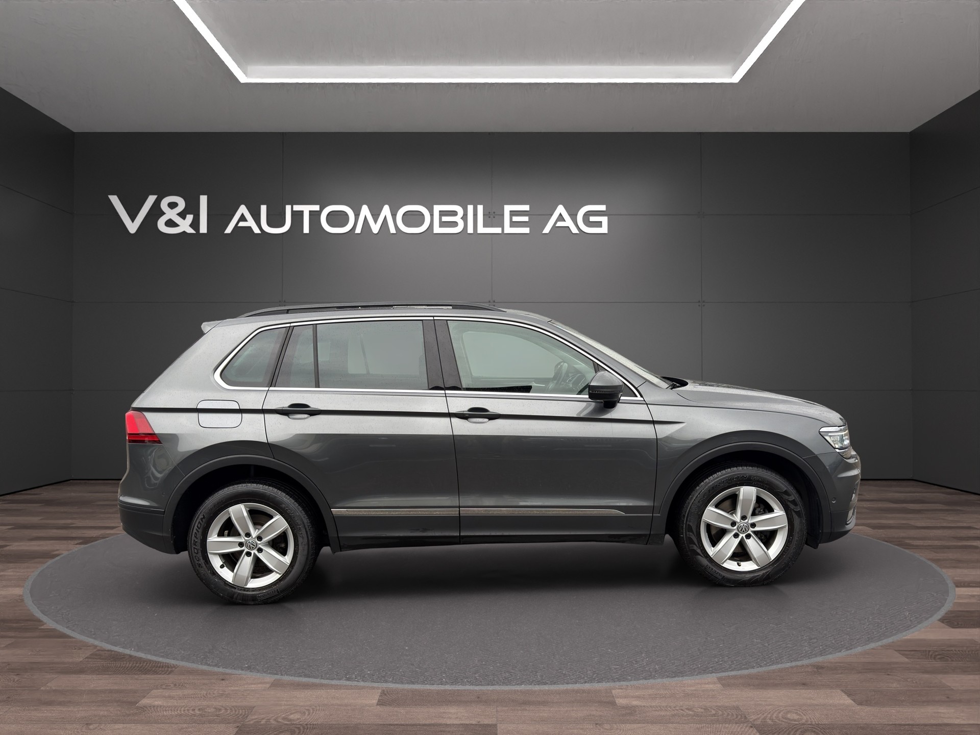 VW Tiguan 2.0 TDI SCR Comfortline 4Motion DSG-image-7