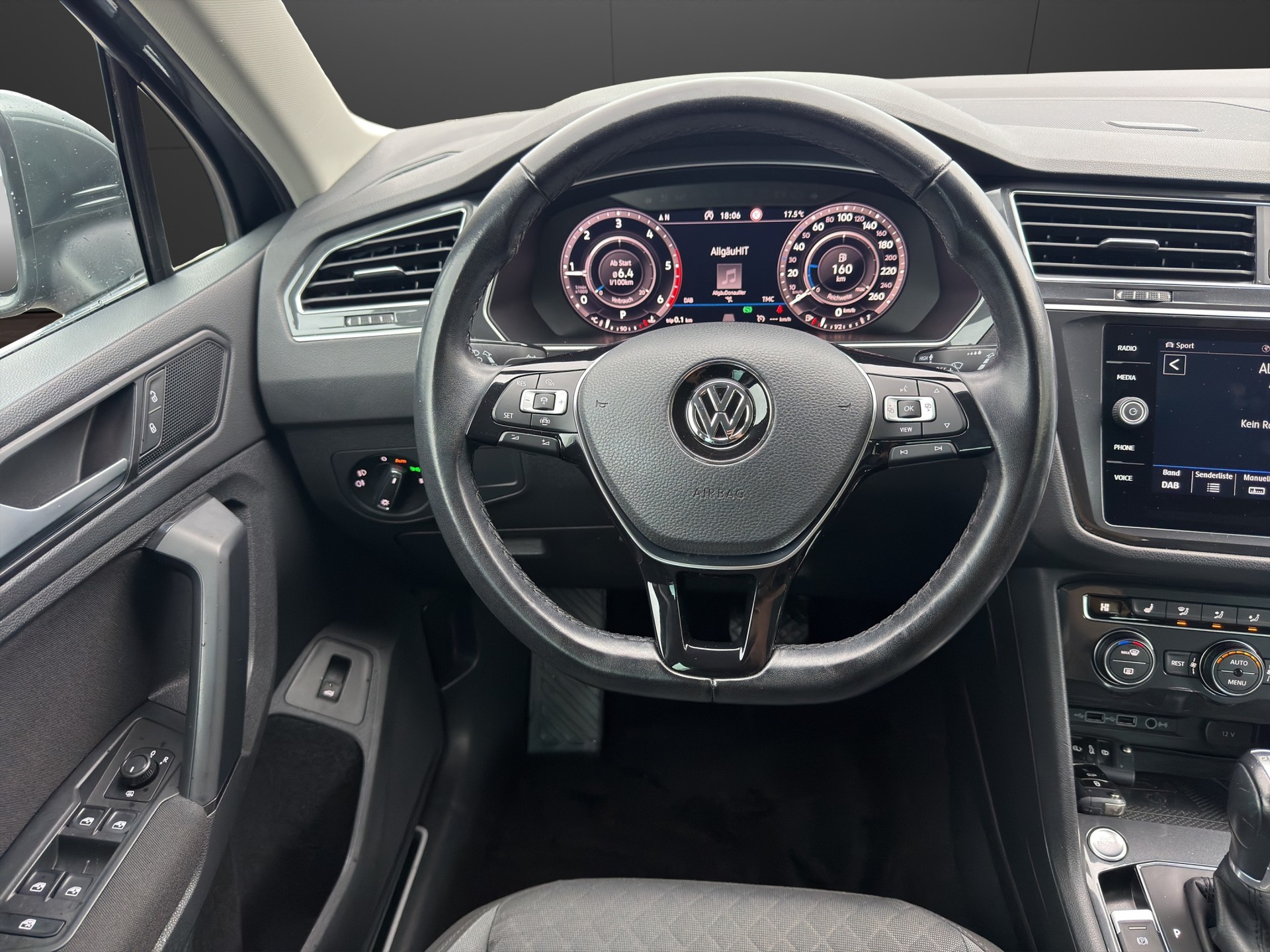 VW Tiguan 2.0 TDI SCR Comfortline 4Motion DSG-image-11