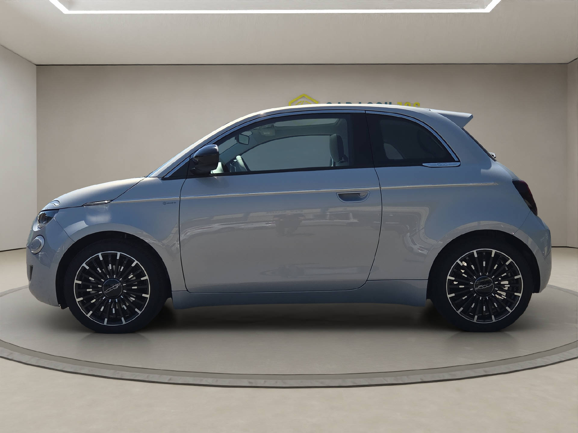 FIAT 500 1.0 Hybrid La Prima-image-2