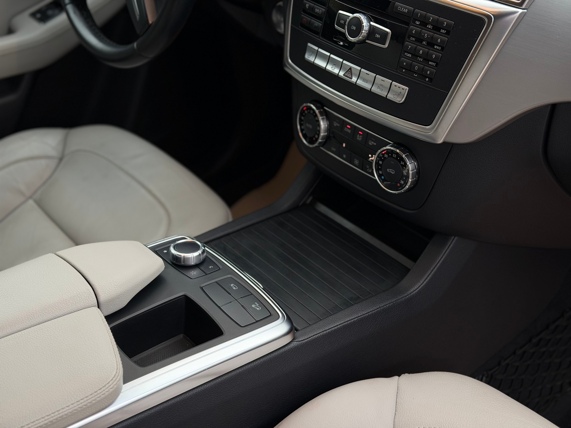 MERCEDES-BENZ ML 350 BlueTEC Executive 4Matic AHK 3.5T-image-17