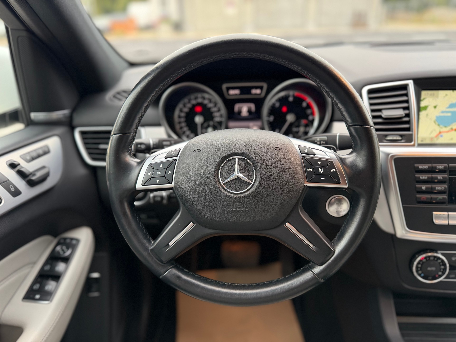 MERCEDES-BENZ ML 350 BlueTEC Executive 4Matic AHK 3.5T-image-16