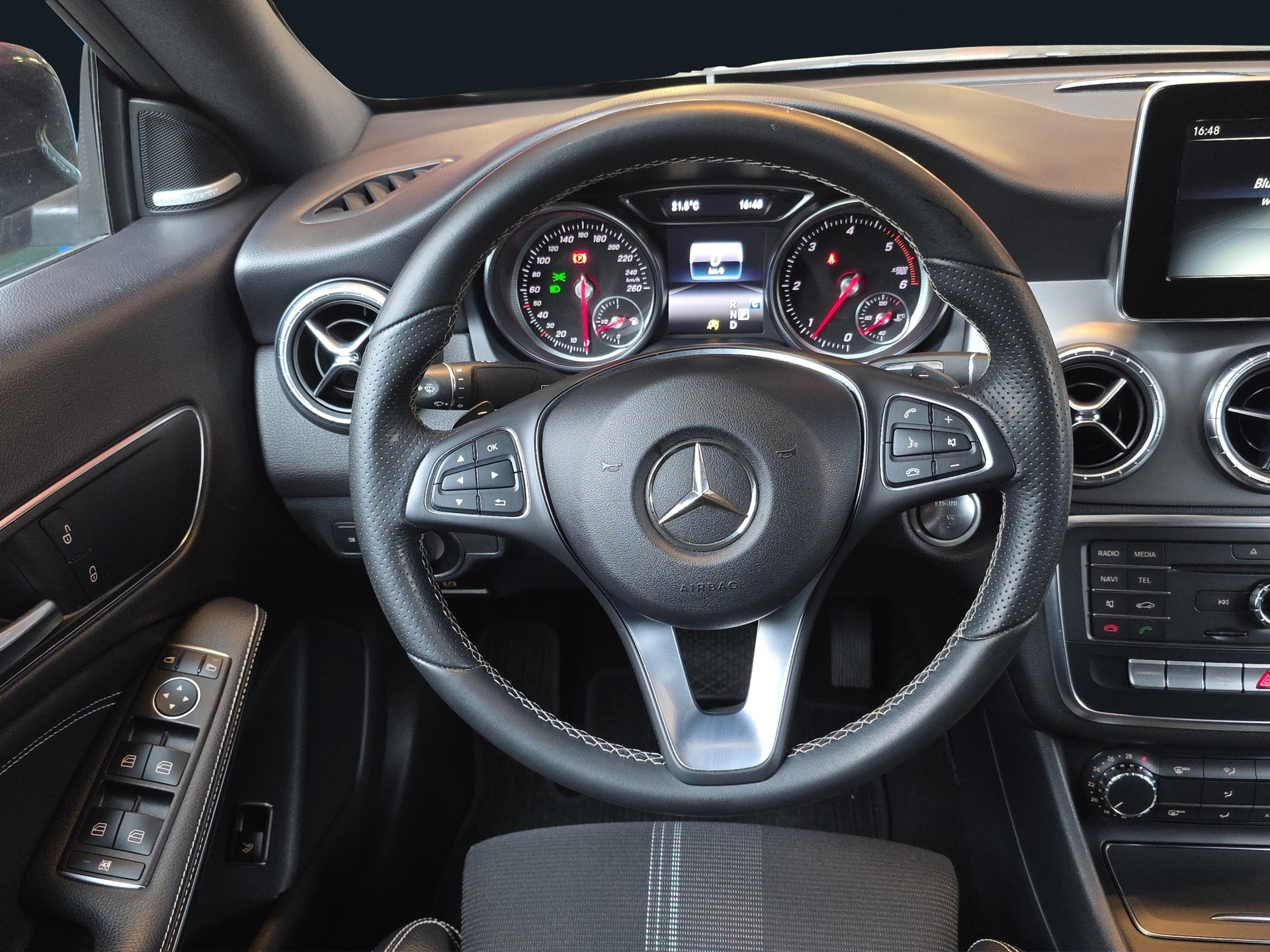 MERCEDES-BENZ CLA 200 d Urban 7G-DCT-image-11