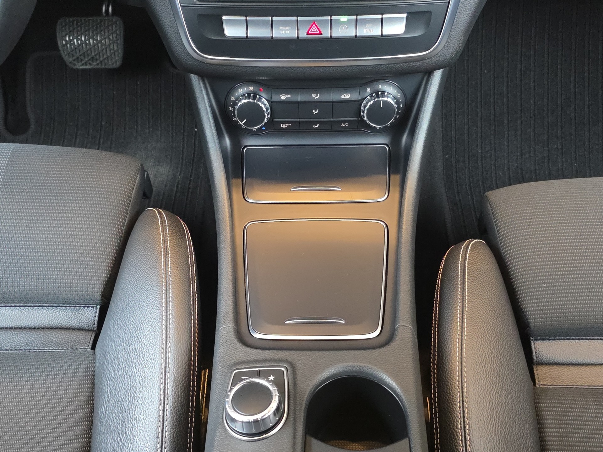 MERCEDES-BENZ CLA 200 d Urban 7G-DCT-image-13