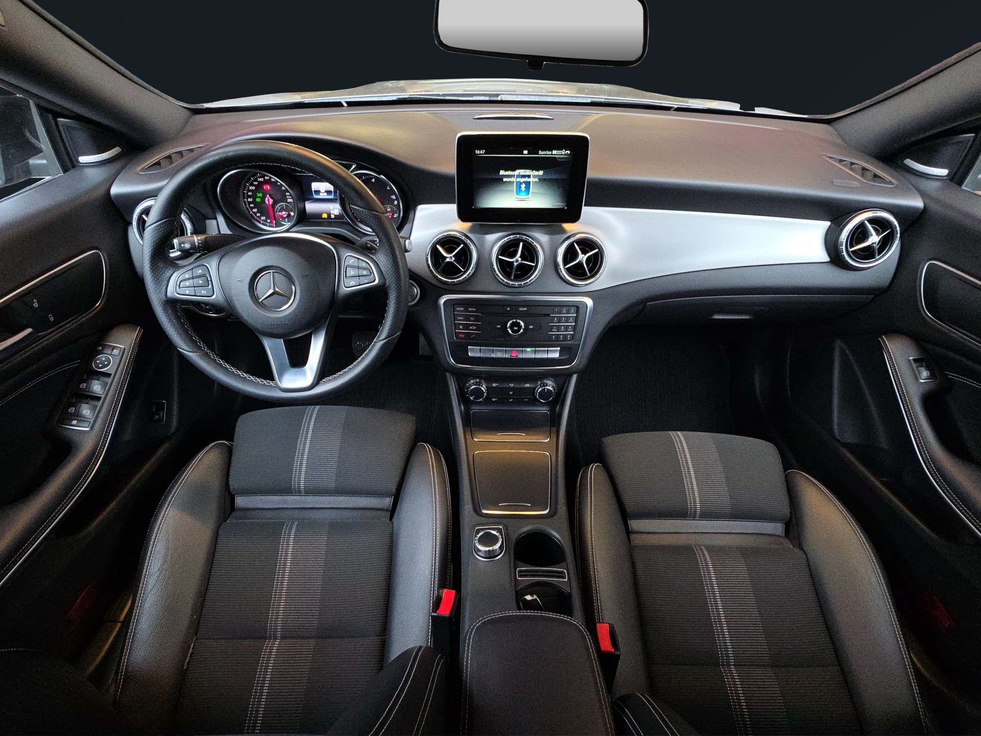 MERCEDES-BENZ CLA 200 d Urban 7G-DCT-image-8