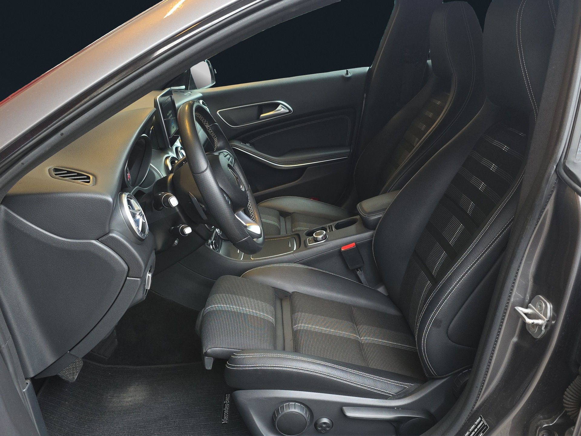 MERCEDES-BENZ CLA 200 d Urban 7G-DCT-image-9