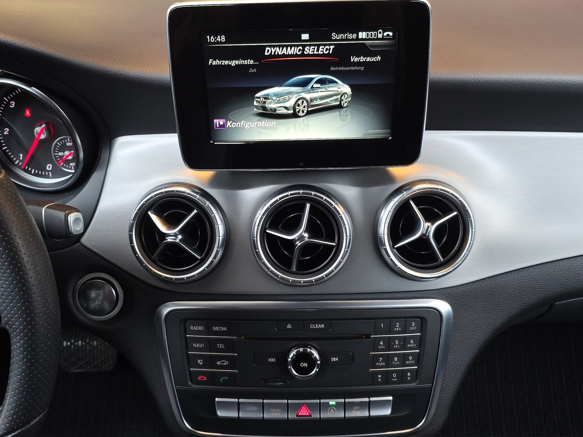 MERCEDES-BENZ CLA 200 d Urban 7G-DCT-image-12