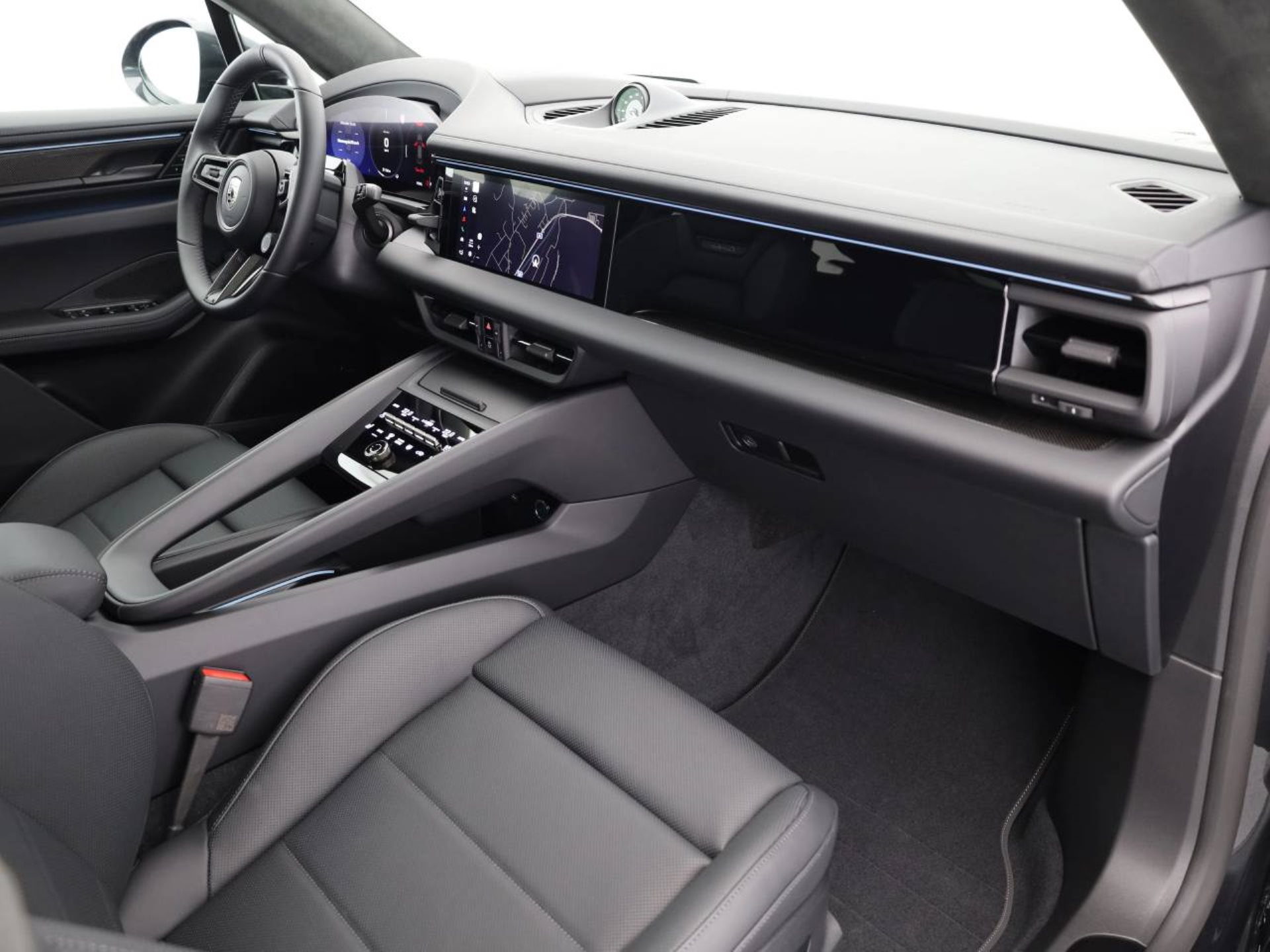 PORSCHE Macan Turbo-image-14