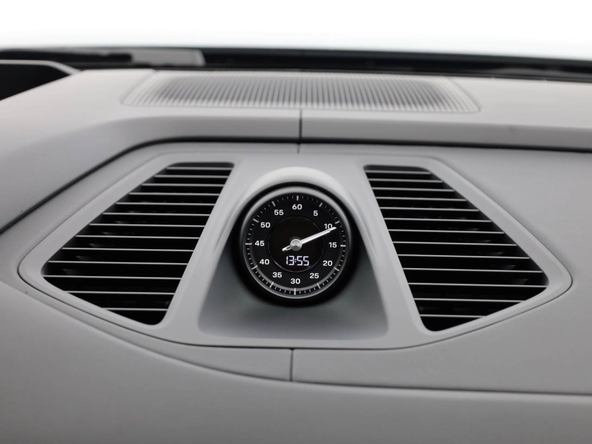 PORSCHE Macan Turbo-image-11