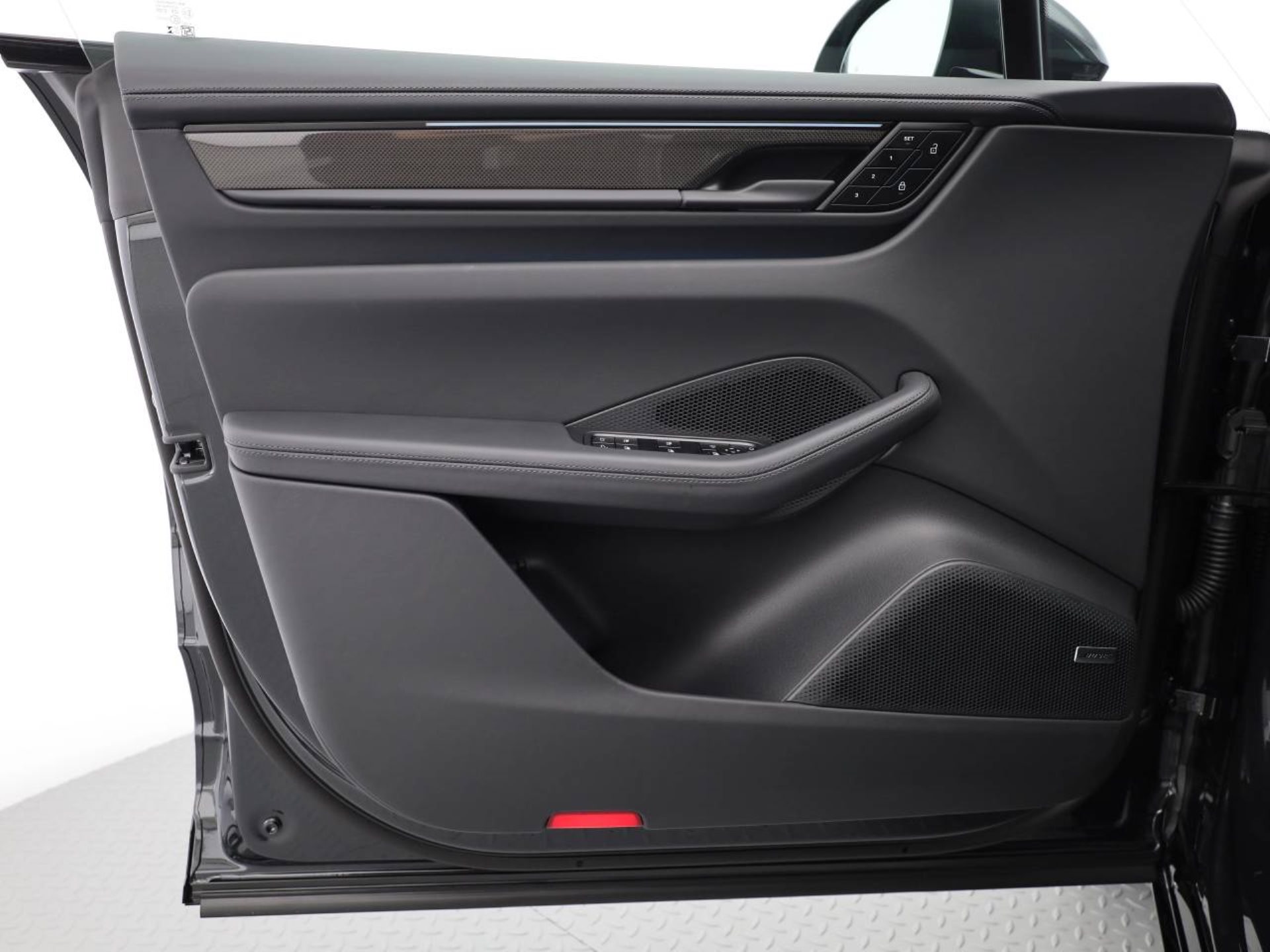 PORSCHE Macan Turbo-image-16