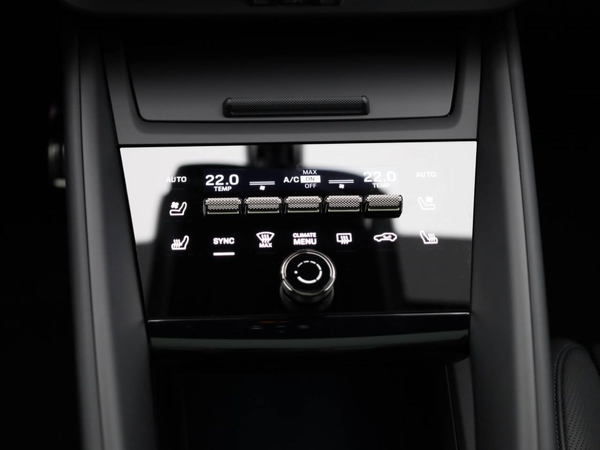 PORSCHE Macan Turbo-image-13