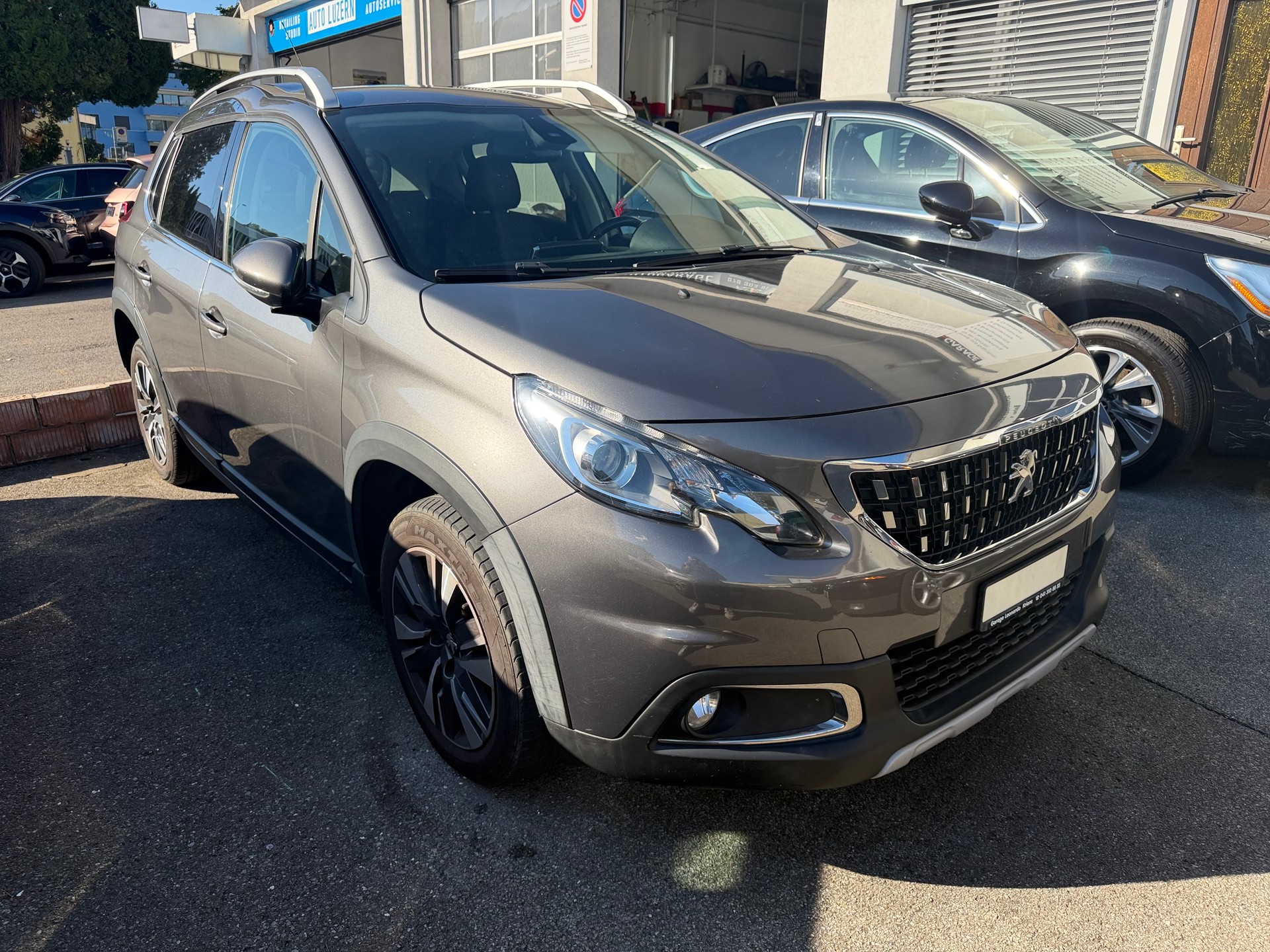 PEUGEOT 2008 1.2 PureTech Style EAT6-image-1