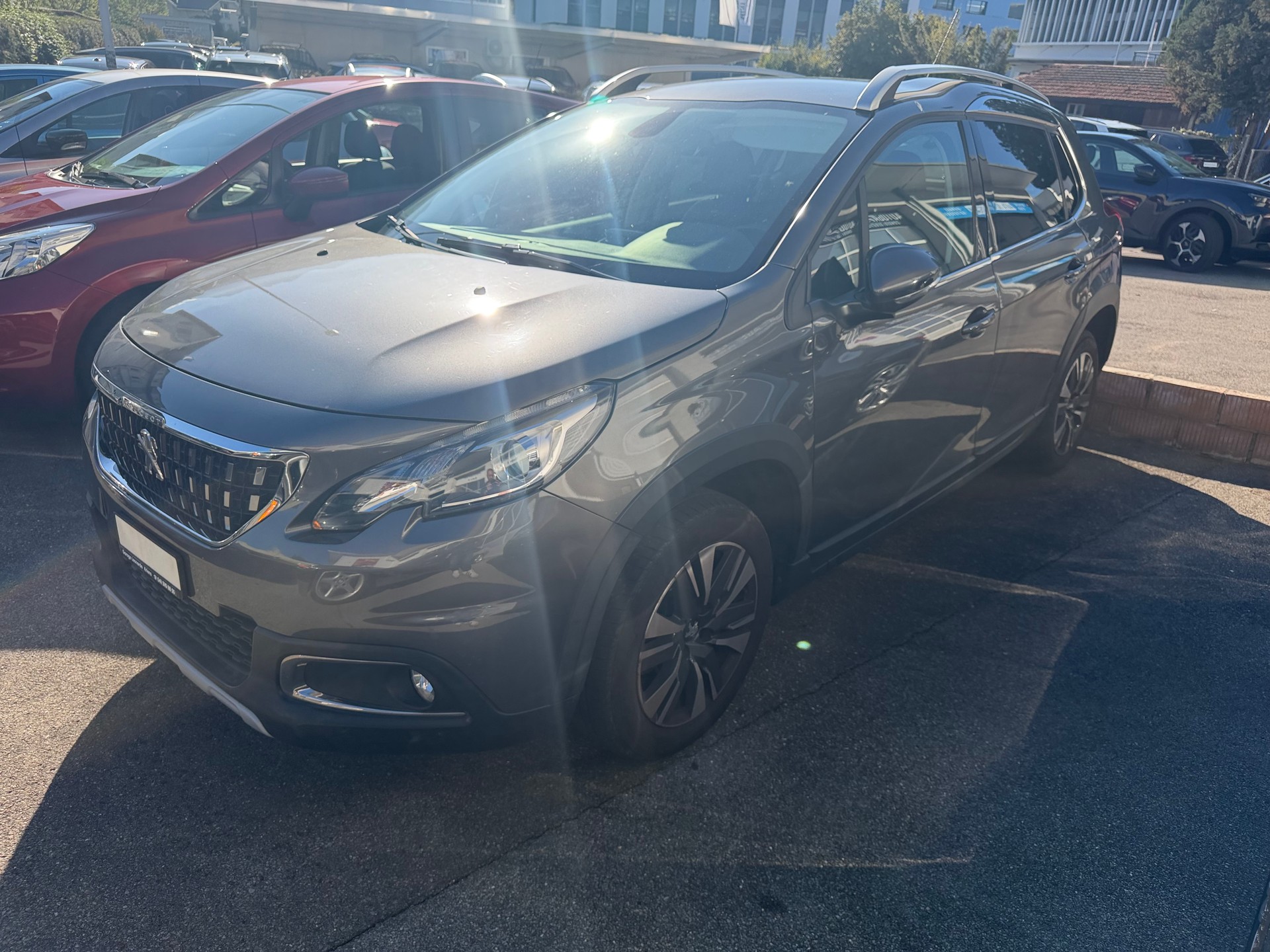 PEUGEOT 2008 1.2 PureTech Style EAT6-image-2