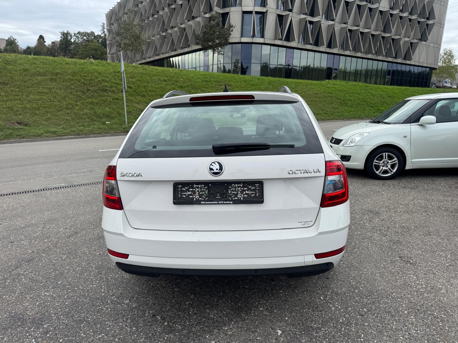SKODA Octavia Combi 1.4 TSI Swiss Line 25 DSG-image-4