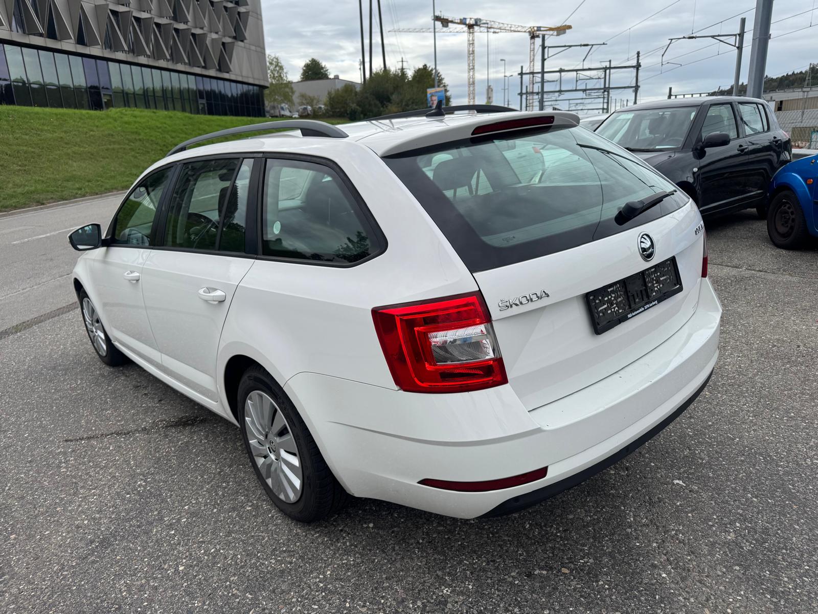 SKODA Octavia Combi 1.4 TSI Swiss Line 25 DSG-image-5