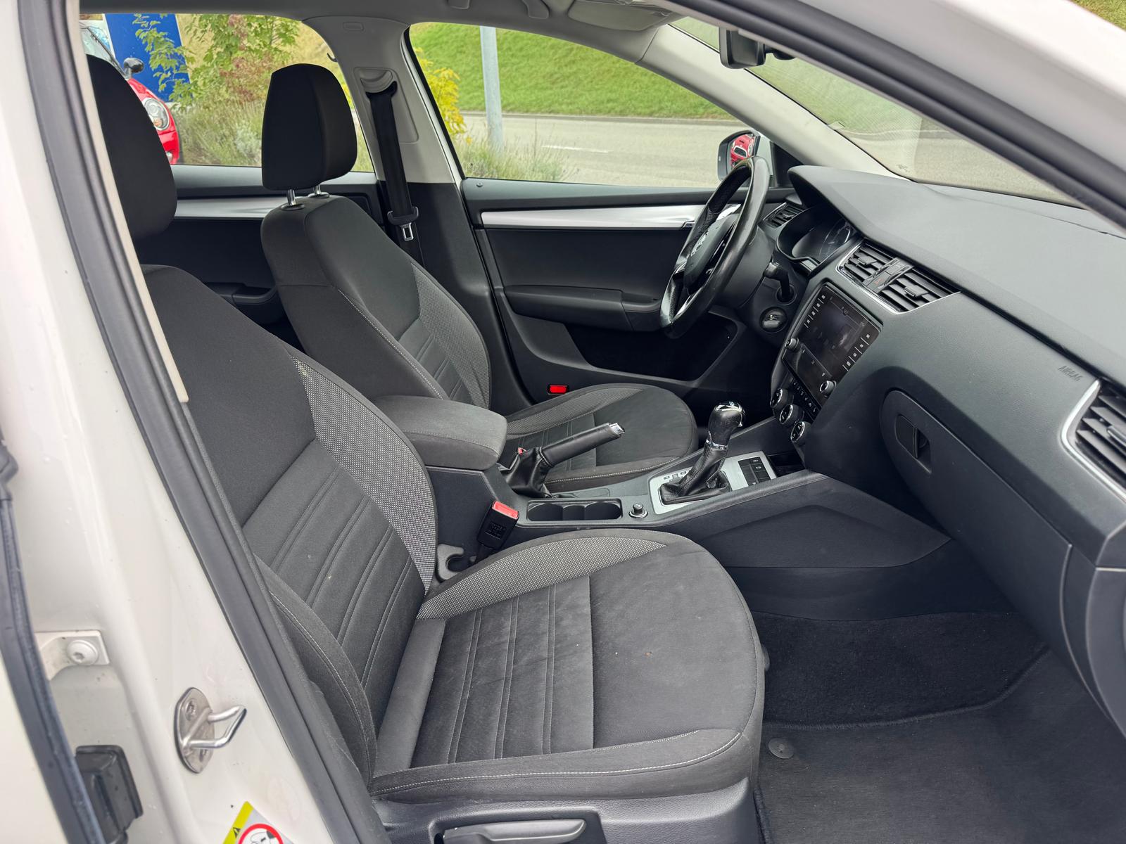 SKODA Octavia Combi 1.4 TSI Swiss Line 25 DSG-image-6