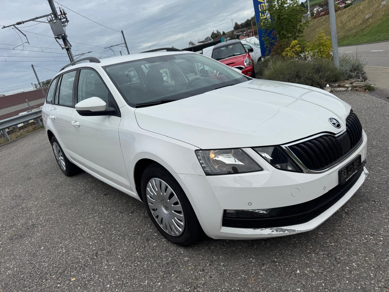 SKODA Octavia Combi 1.4 TSI Swiss Line 25 DSG-image-2