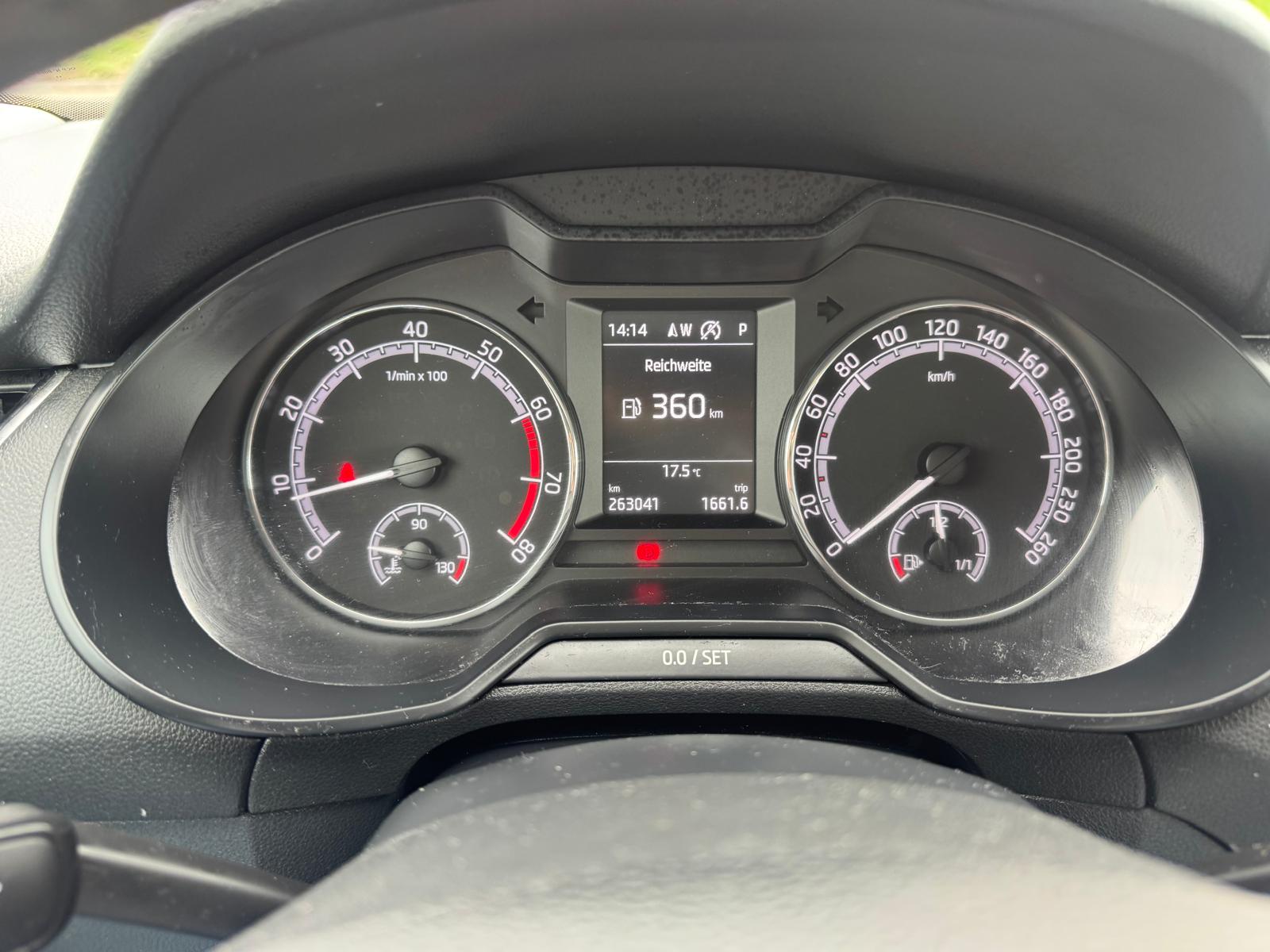 SKODA Octavia Combi 1.4 TSI Swiss Line 25 DSG-image-8