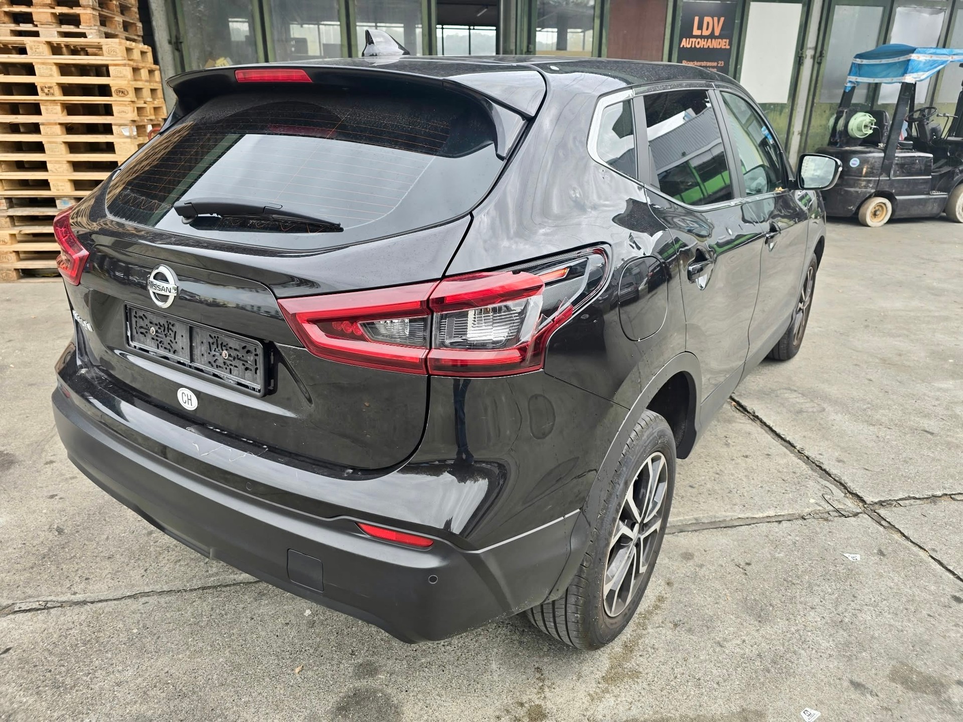 NISSAN Qashqai 1.7 dCi tekna Xtronic ALL-MODE 4x4-image-3