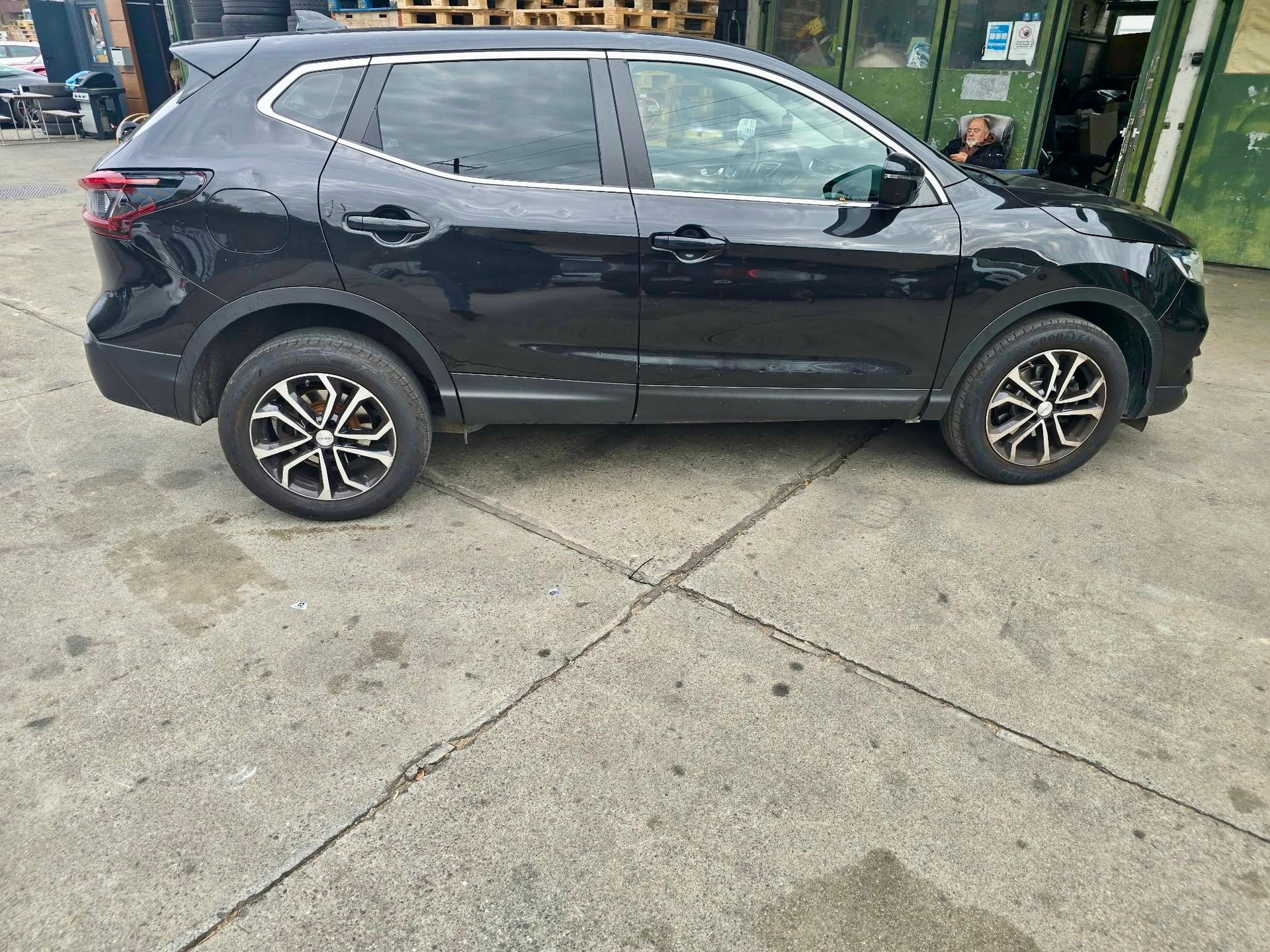 NISSAN Qashqai 1.7 dCi tekna Xtronic ALL-MODE 4x4-image-5