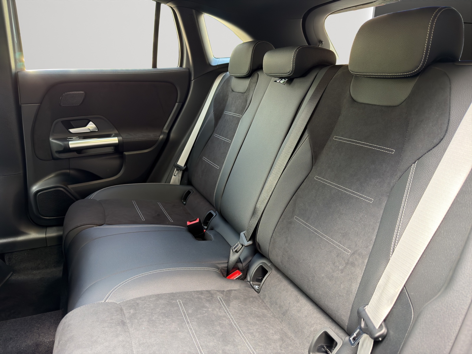 MERCEDES-BENZ GLA 250 4Matic 8G-DCT Swiss Star-image-8