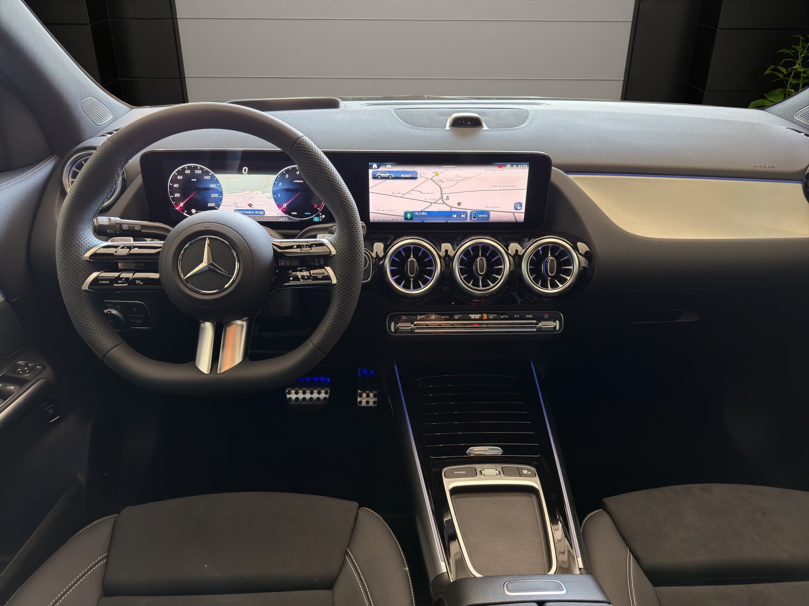 MERCEDES-BENZ GLA 250 4Matic 8G-DCT Swiss Star-image-9