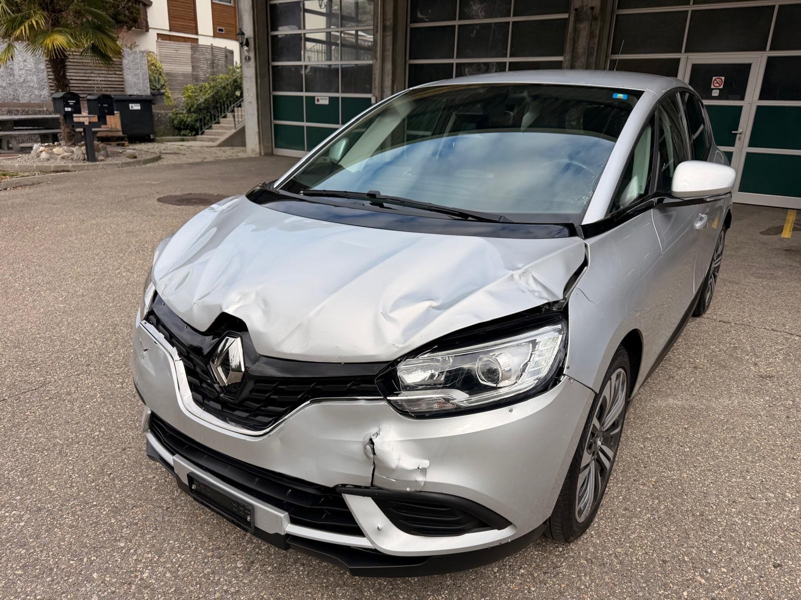 RENAULT Scénic 1.3 16V Turbo Life-image-1