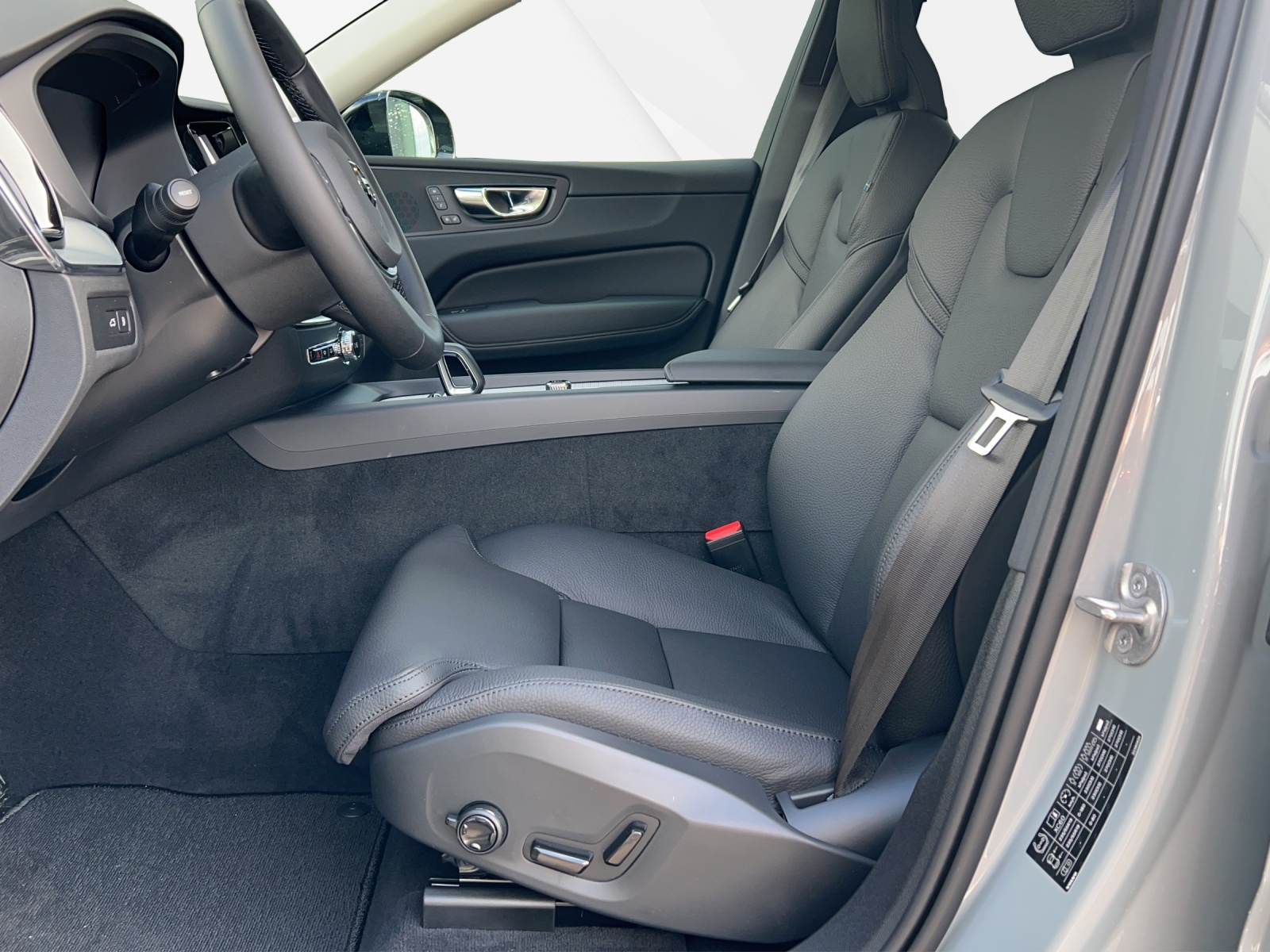 VOLVO XC60 2.0 T6 TE Plus Dark eAWD-image-9